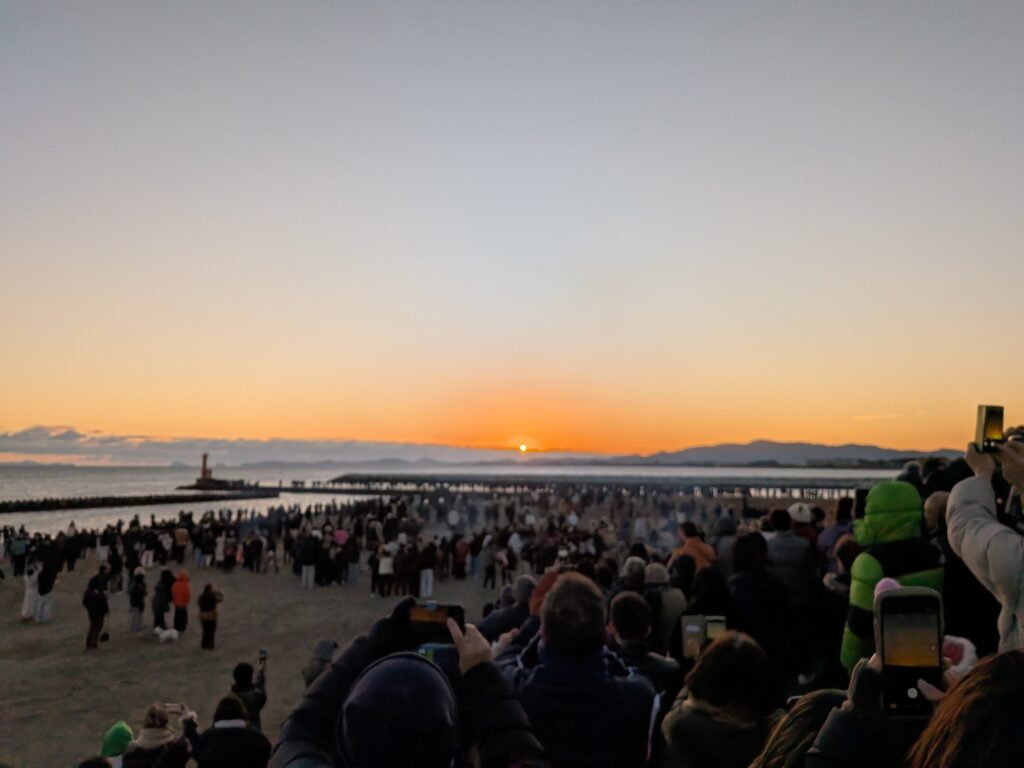 あけましておめでとうございます｜明和町の海で初日の出を迎えました